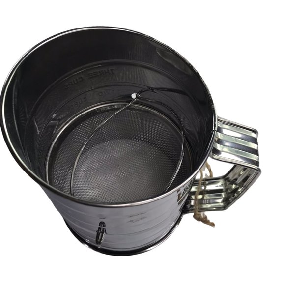 New Metal Flour Sifter Hand Crank.  Brand: Dash of That.  3 Cup Sifter Wire Mesh - Picture 5 of 8